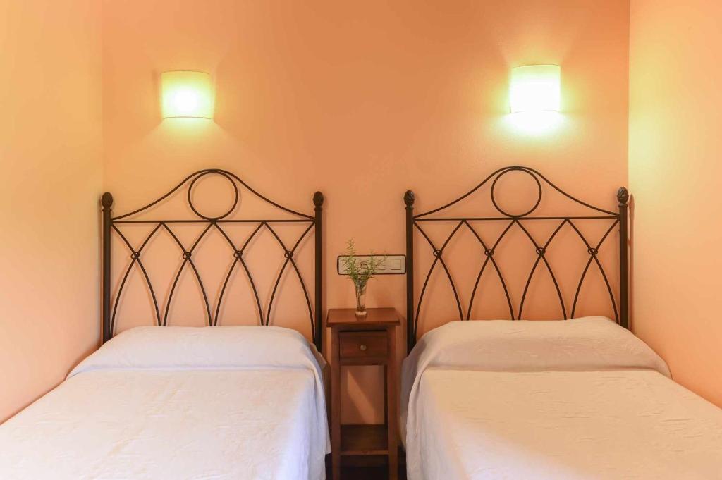 Кровать или кровати в номере Apartamentos Rurales El Cuetu