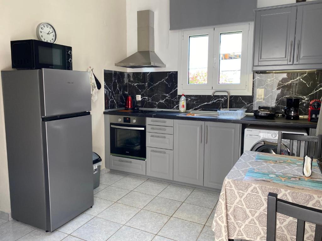 Kuchyň nebo kuchyňský kout v ubytování Alexander Apartments