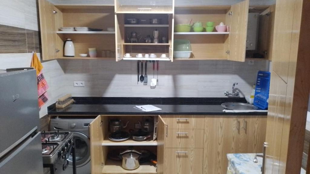 Kuchyň nebo kuchyňský kout v ubytování Appartement calme et agréable
