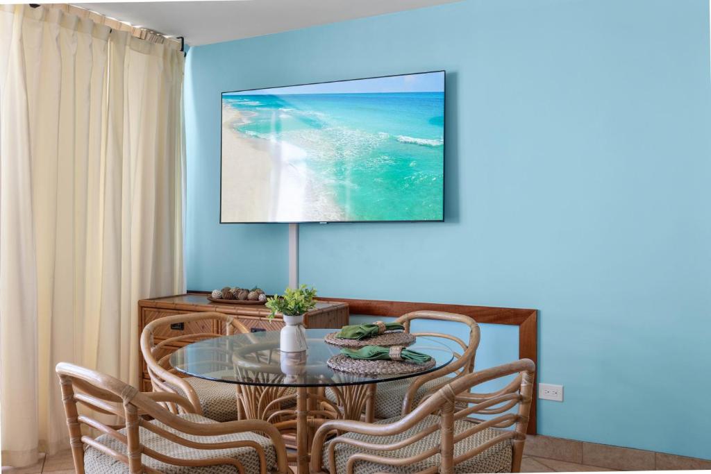 TV a/nebo společenská místnost v ubytování Paki Maui 405