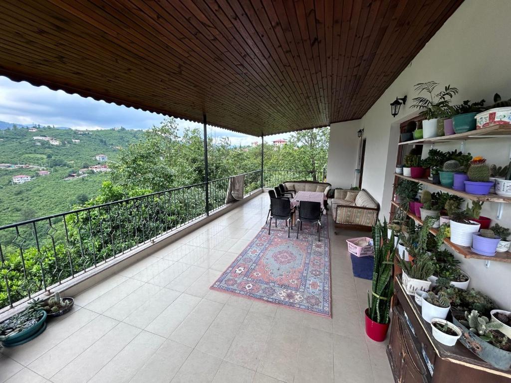 a room with a balcony with a table and chairs at Mimoza Park House in Trabzon