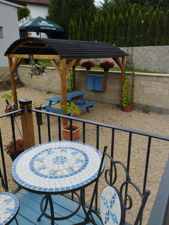 Balkón nebo terasa v ubytování Penzion Restaurace u Helferů