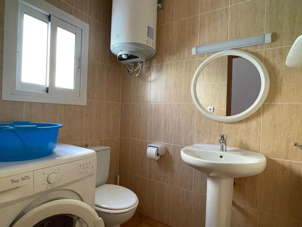 Koupelna v ubytování VACACIONES CHALET PEÑISCOLA 8-B Alquiler