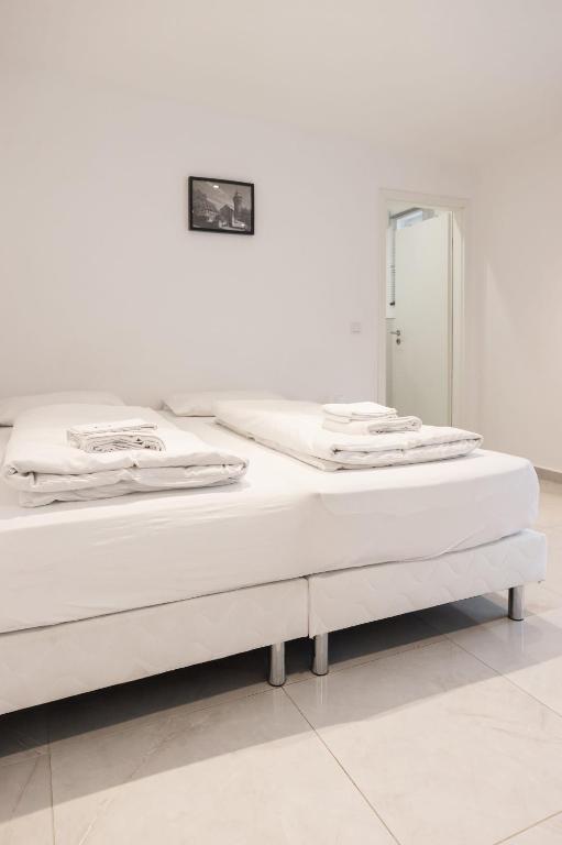 Postel nebo postele na pokoji v ubytování Rooms by StayStay I 24 Hours Check-In
