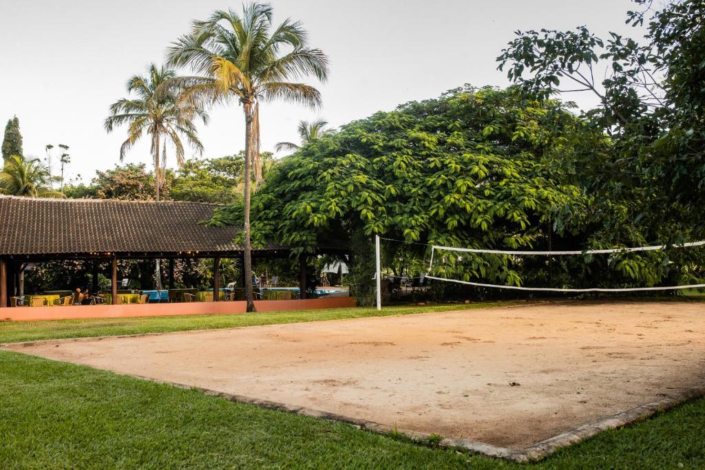 Tenis a/nebo squash v ubytování Paineiras Hotel Fazenda nebo okolí