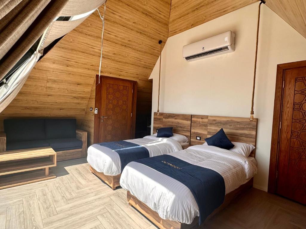Postel nebo postele na pokoji v ubytování Deadsea OCTAGON