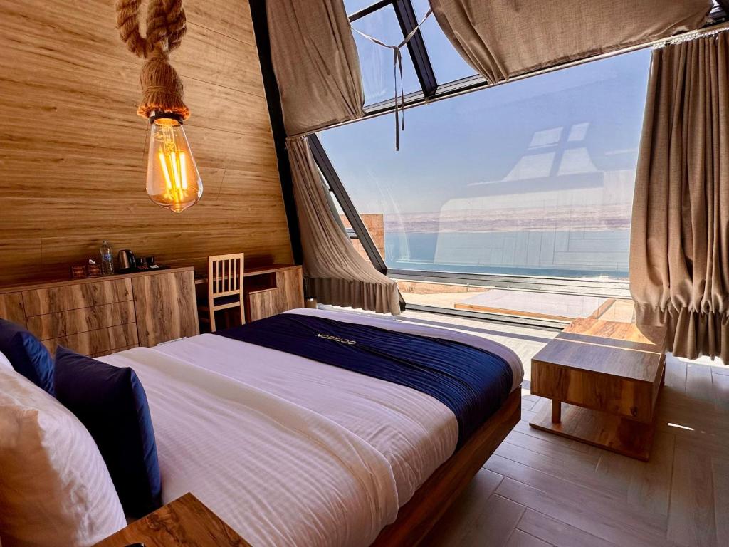 Postel nebo postele na pokoji v ubytování Deadsea OCTAGON
