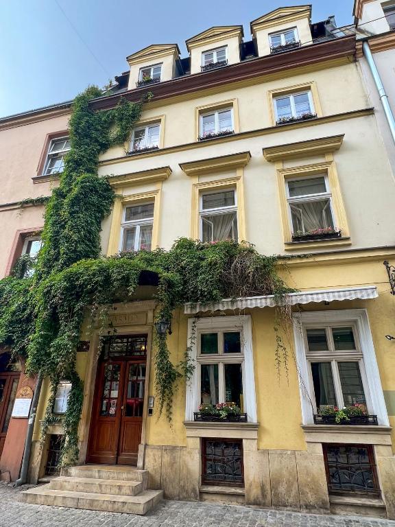Budova, v ktorej sa hotel nachádza