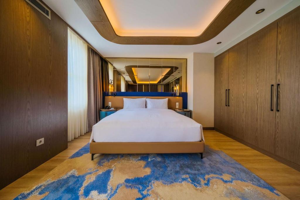 A bed or beds in a room at Radisson Hotel Istanbul Sultanahmet