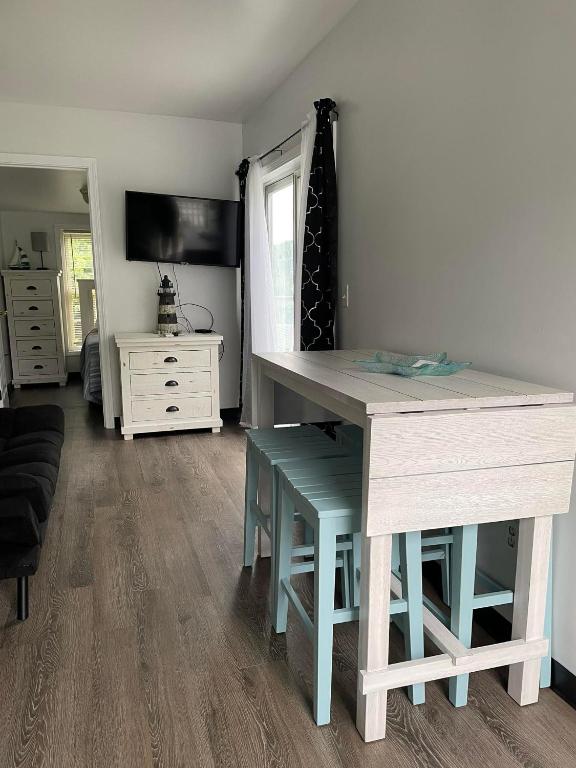 The Grand Beach Inn - Pirate's Den Cabin