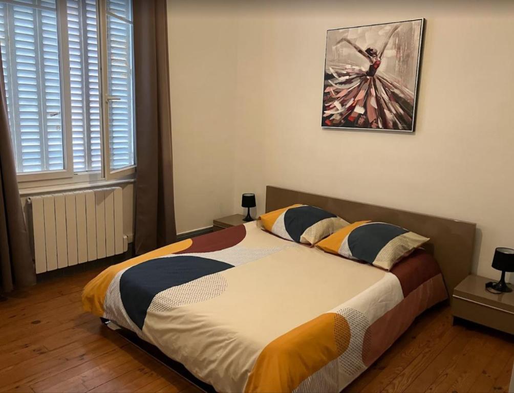 Posteľ alebo postele v izbe v ubytovaní Le Joyau caché - Superbe appartement tout équipé Centre Vichy proche Gare et thermes - Cures