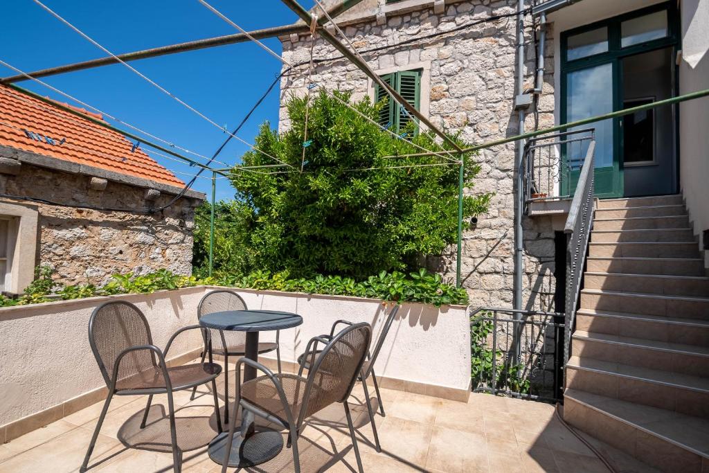 Balkon lub taras w obiekcie Apartments and rooms with WiFi Lastovo - 13678