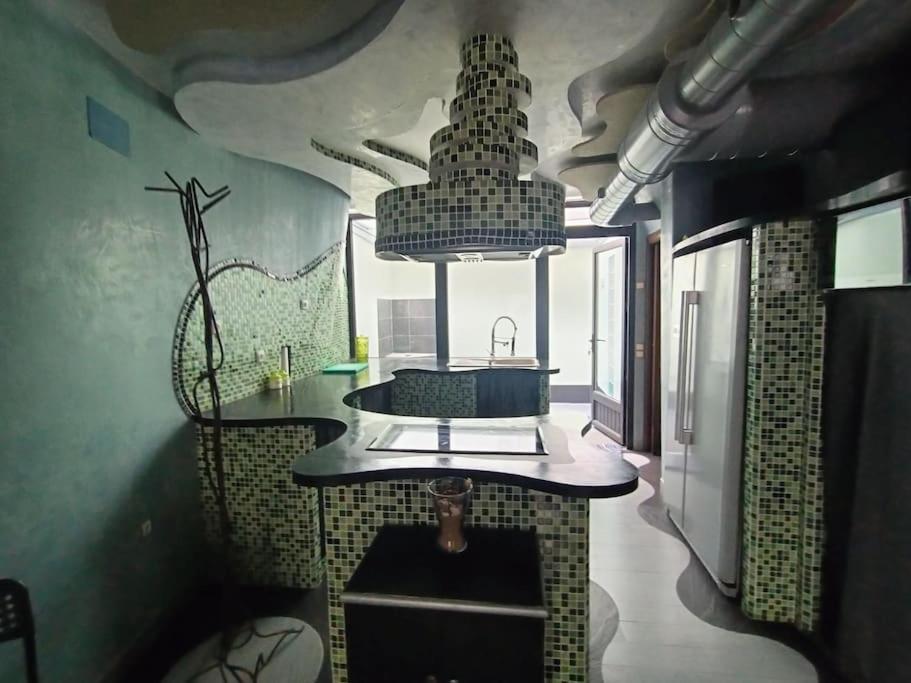 baño con lavabo en una habitación en apartamento 3 corazones, en Punta Umbría