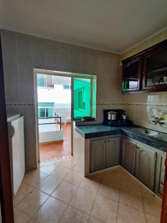Cucina o angolo cottura di La Luna Rentals
