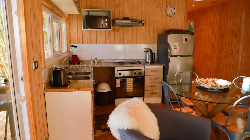 Kuchyň nebo kuchyňský kout v ubytování Cabañas Loft Alto Arrayan Cochamó