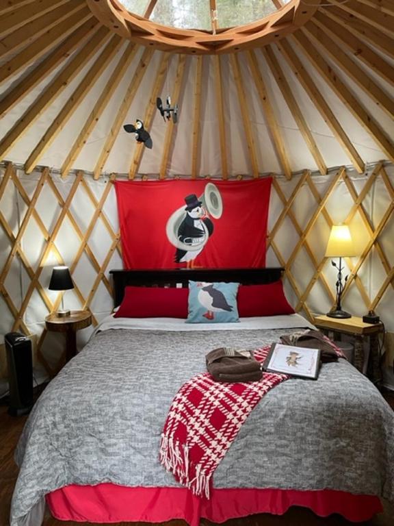 Nauti Otter Inn and Yurt Village - Yurta Queen En Yurt Village Con Baño Compartido