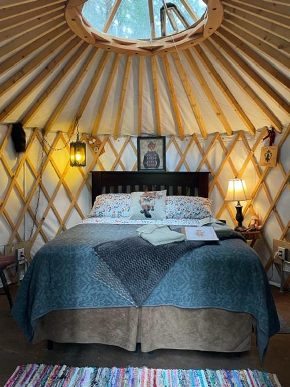 Nauti Otter Inn and Yurt Village - Yurta Queen En Yurt Village Con Baño Compartido