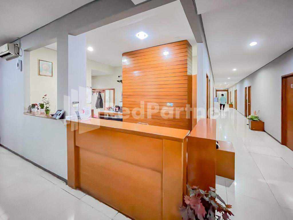 Fotografie z fotogalerie ubytování Sang Surya GuestHouse Syariah Near RS Hasan Sadikin Mitra RedDoorz v destinaci Bandung