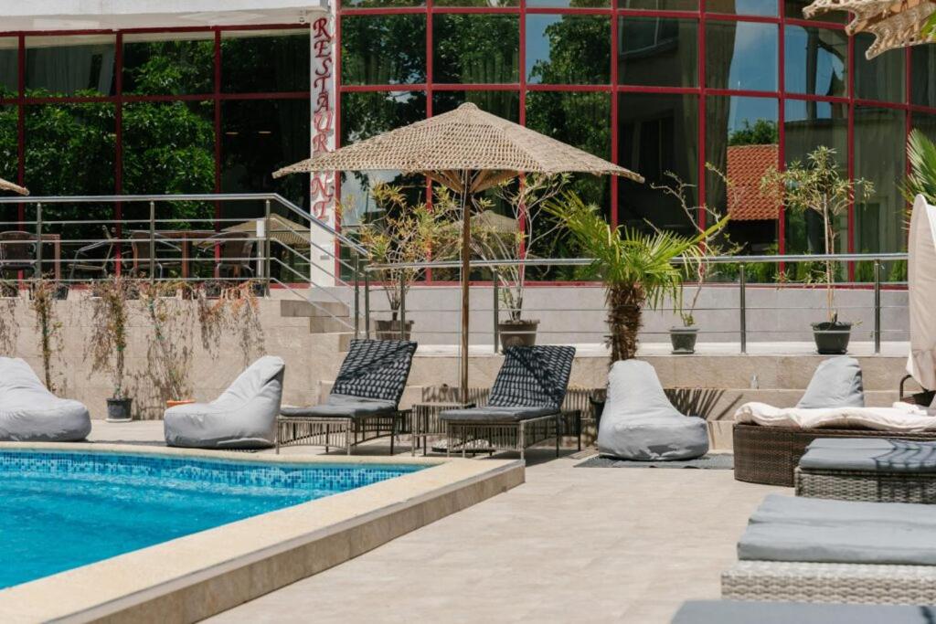 The swimming pool at or close to The LODGE Hotel