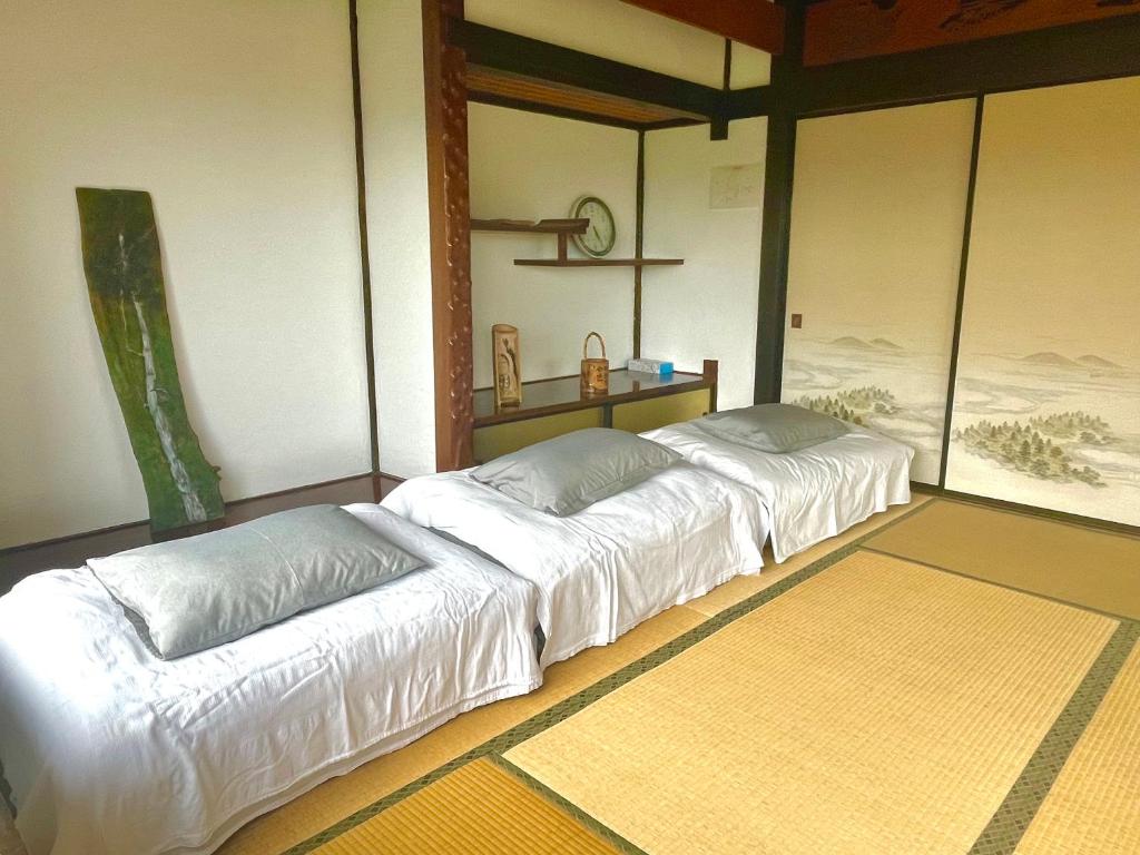 Postel nebo postele na pokoji v ubytování みんなでつくるふるさとウエダイラハウス