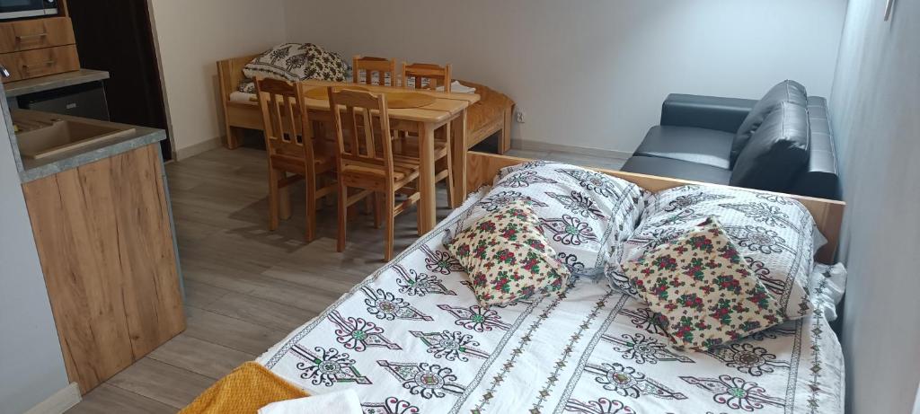 Posteľ alebo postele v izbe v ubytovaní Noclegi przy Skawie