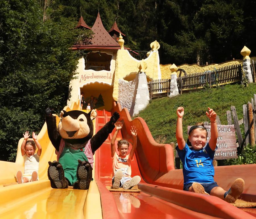 Děti v ubytování Märchenwald Steiermark Gasthof Sonnenhof