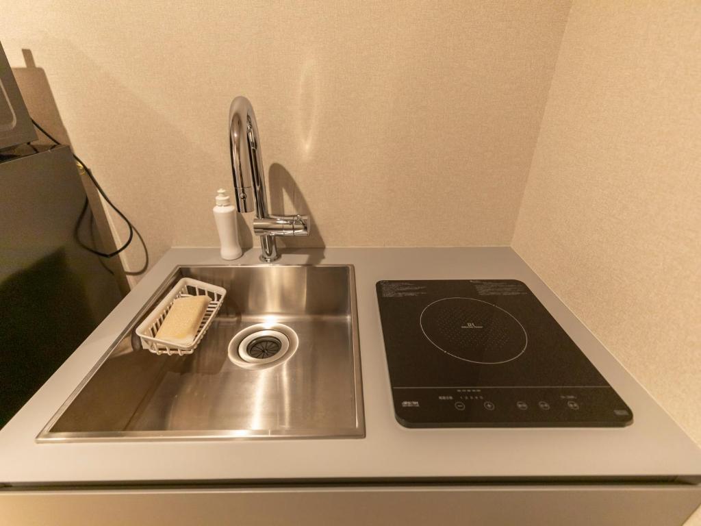 Kuchyň nebo kuchyňský kout v ubytování Tabist kiki HOTEL KYOTO Gojo Karasuma