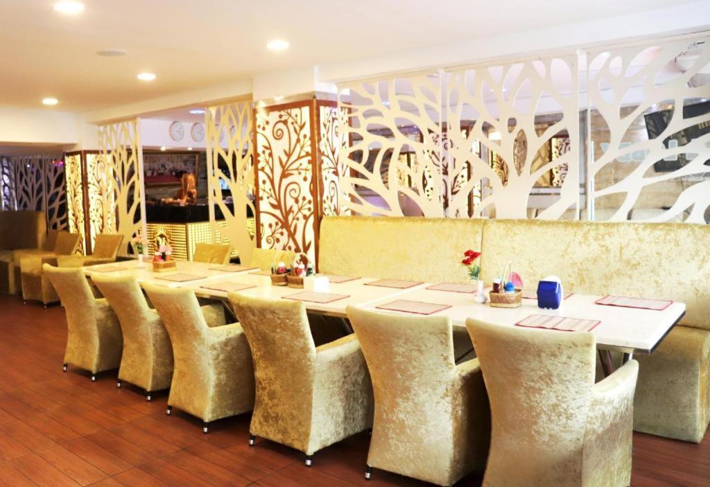 Abunawas Merry Inn at Walking Street - Resim 10