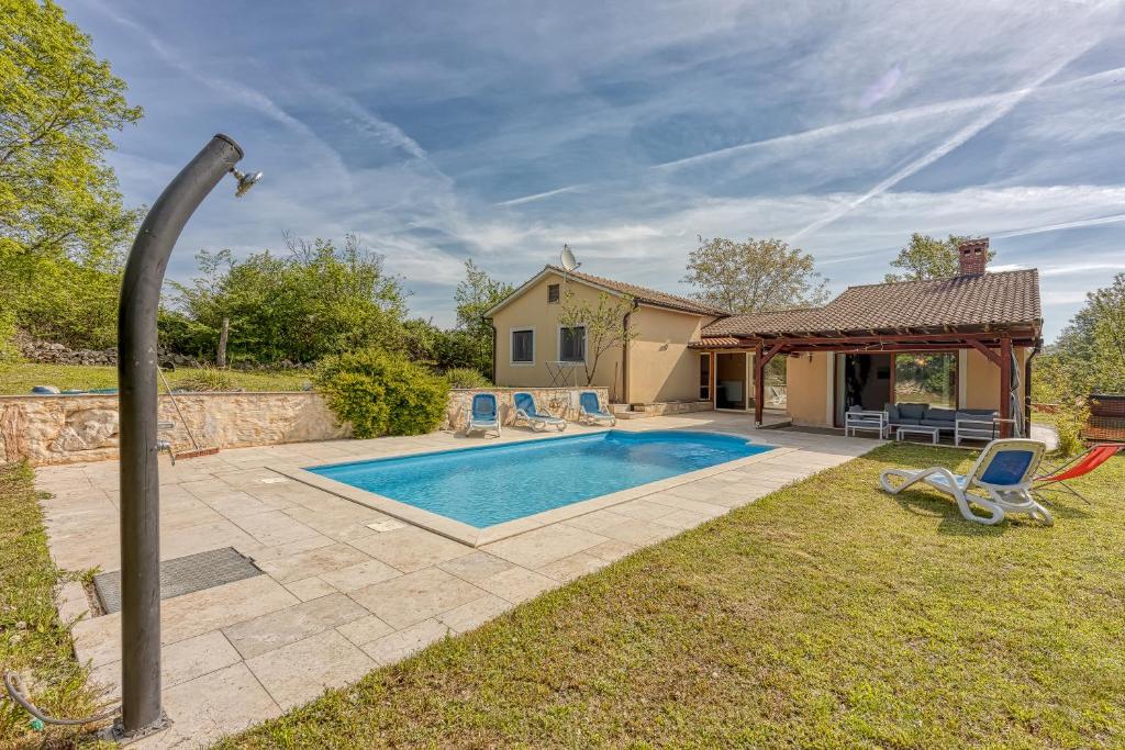 a backyard with a swimming pool and a house at Villa Simac With Pool and Whirlpool - Happy Rentals in Pazin