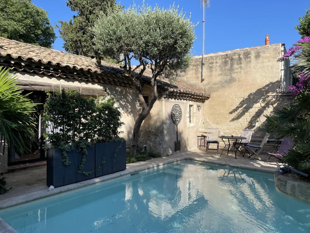 a swimming pool in front of a house at Oasis centre charme in Montpellier