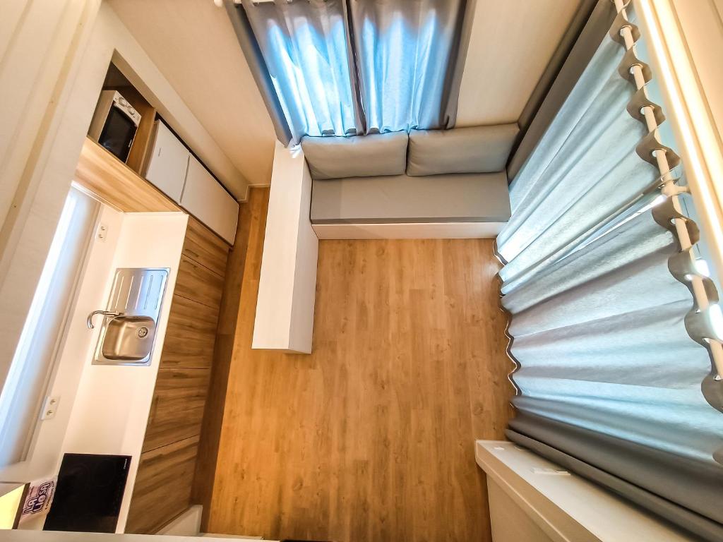 Camping La Llosa - Three-Bedroom Bungalow
