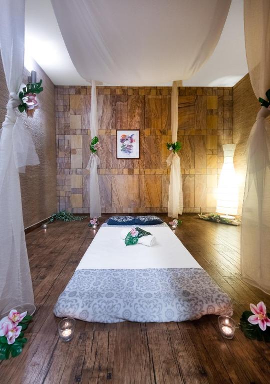 Postel nebo postele na pokoji v ubytování Aquarell Hotel