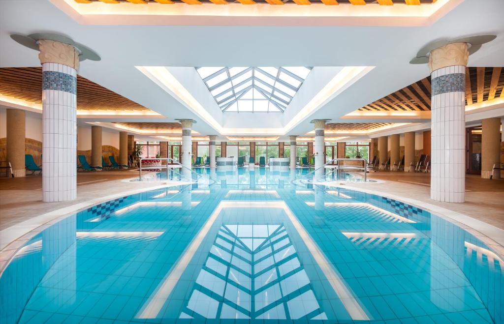 Bazén v ubytování Aquarell Hotel nebo v jeho okolí