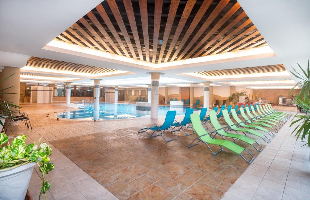 Bazén v ubytování Aquarell Hotel nebo v jeho okolí