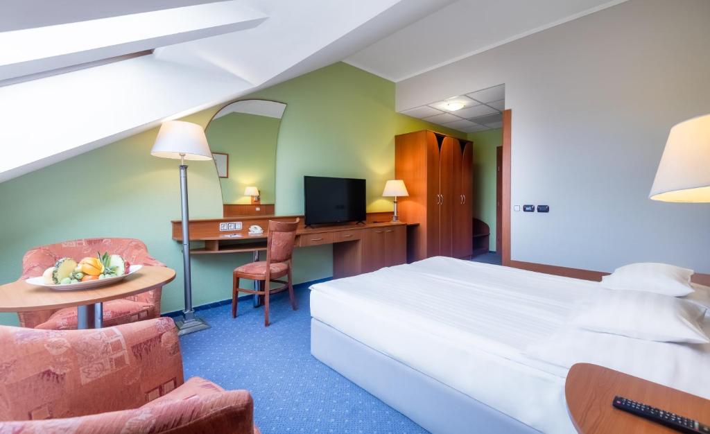 Postel nebo postele na pokoji v ubytování Aquarell Hotel
