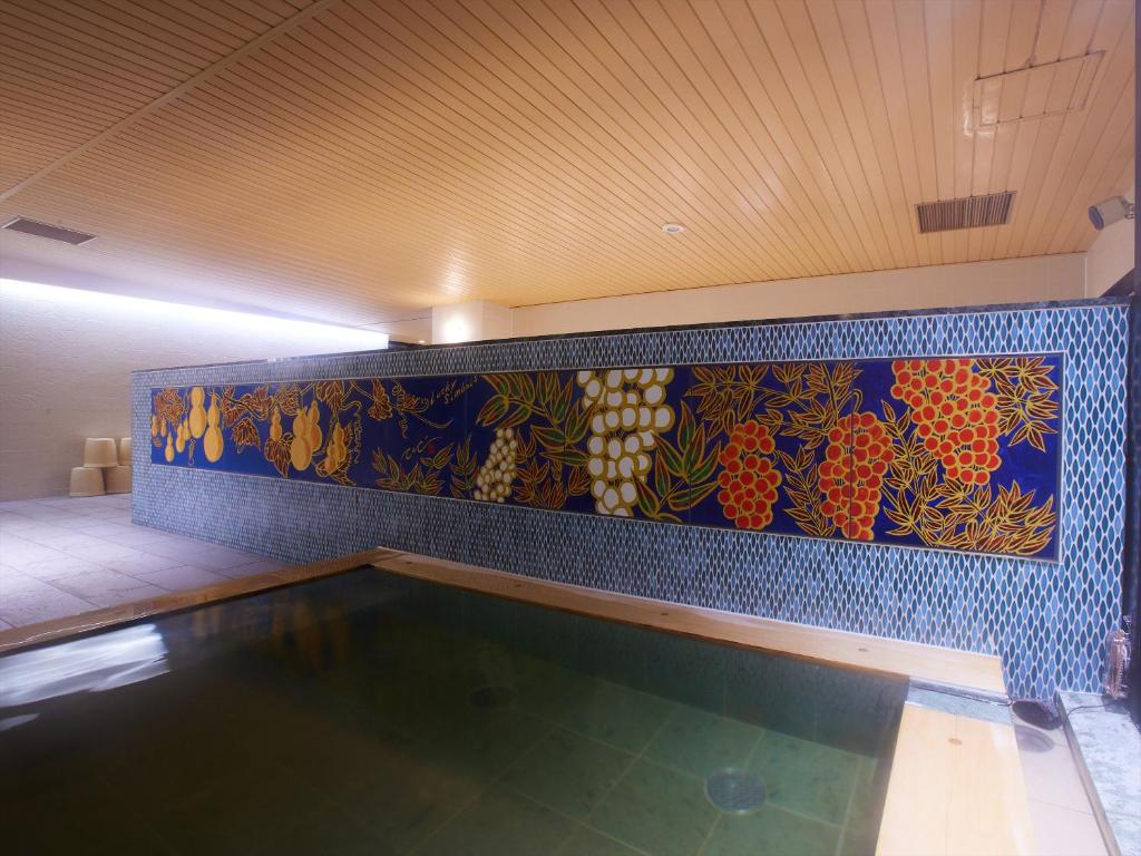 Bazén v ubytování Kyoto Hot Spring Hatoya Zuihokaku Hotel nebo v jeho okolí