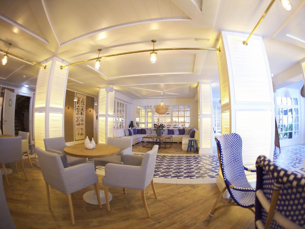 Posezení v ubytování Hotel Els Pins