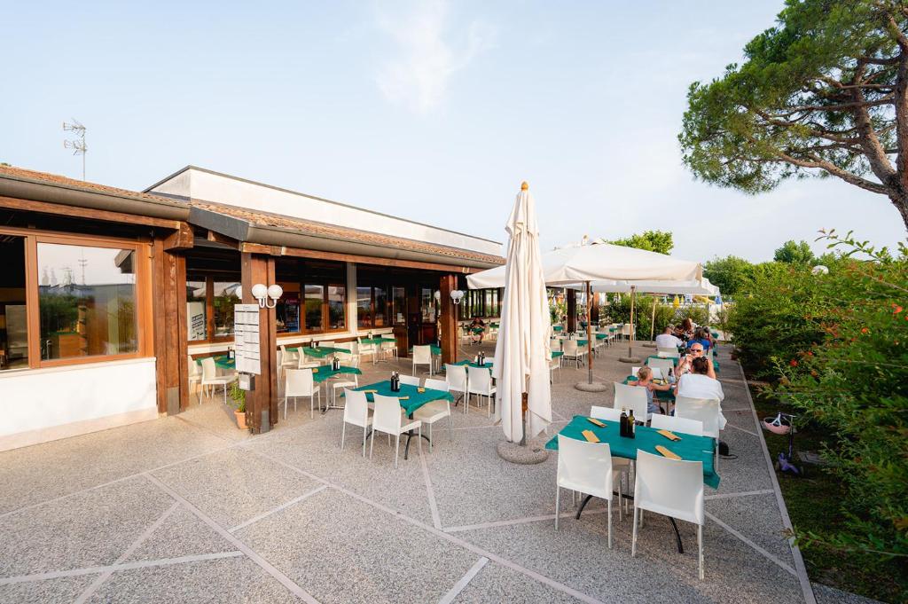 Restaurace v ubytování Glamping Lake Garda