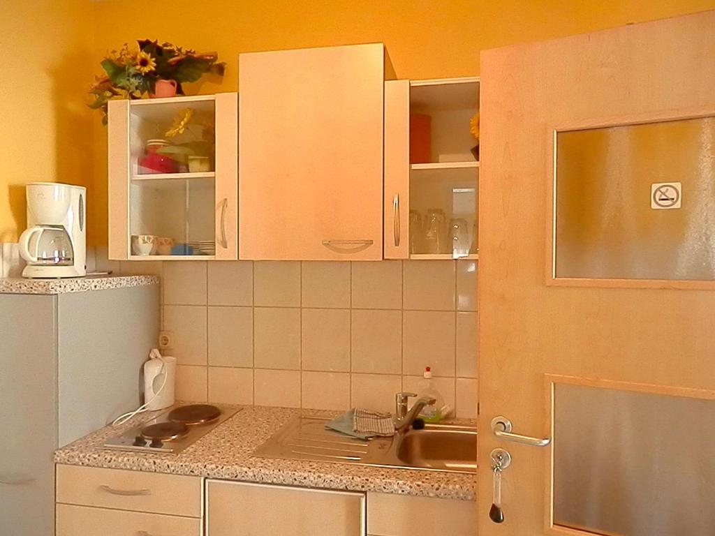 Kuchyň nebo kuchyňský kout v ubytování Gästezimmer / Weingut Peter