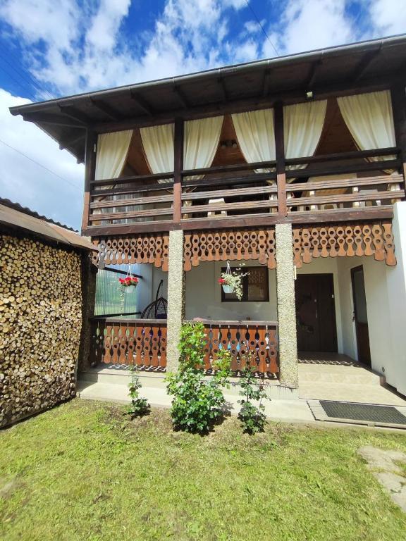 a house with a fence in front of it at Карпатський куточок in Slavske