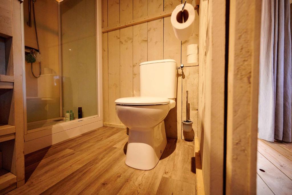 Koupelna v ubytování Glamping Kamperland