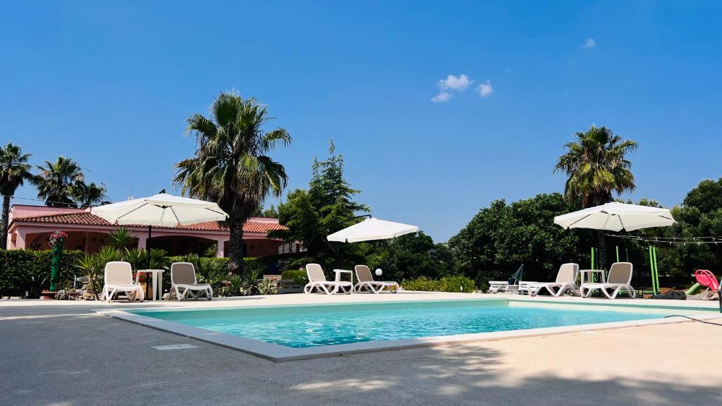 The swimming pool at or close to I Giardini Dell'Agave