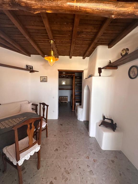 Posezení v ubytování Rizes Mykonos - Folklore Farmstead