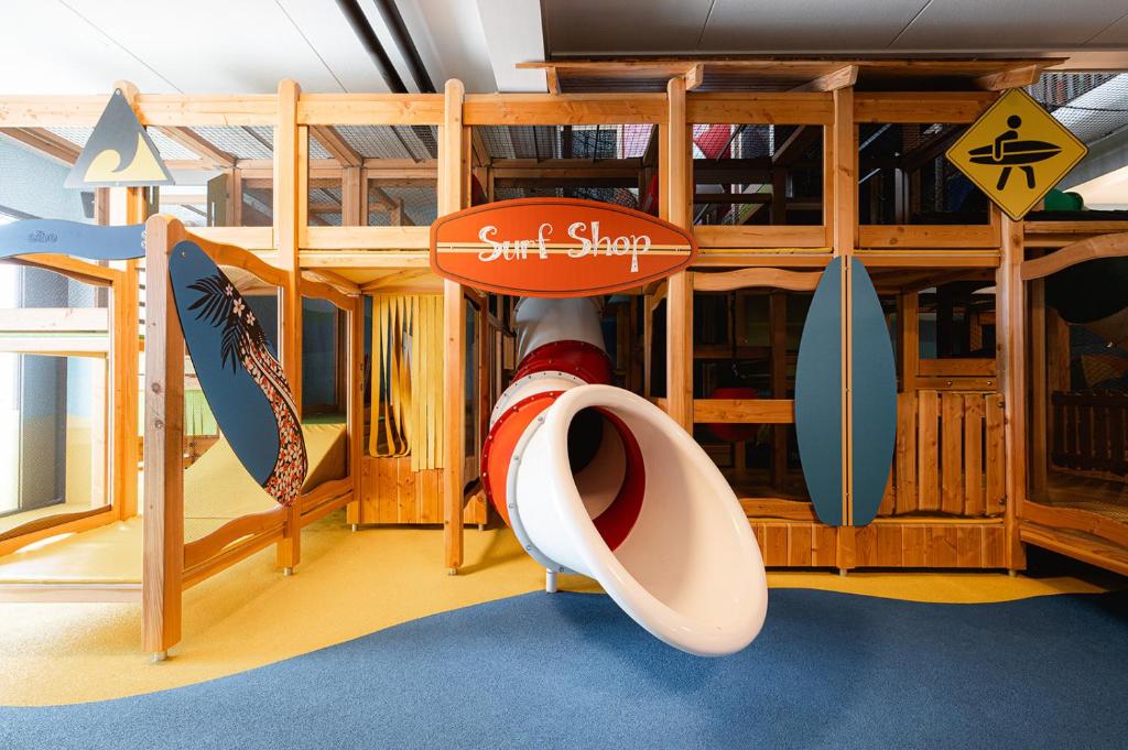 Palanda nebo palandy na pokoji v ubytování Glamping Schotsman
