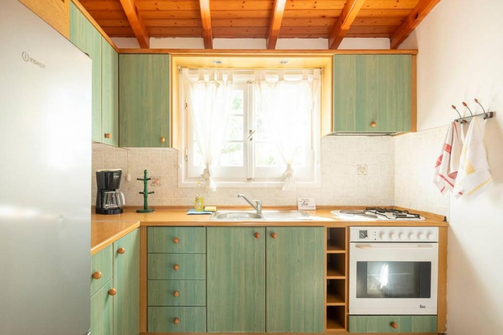 Kuchyň nebo kuchyňský kout v ubytování St. George Villa