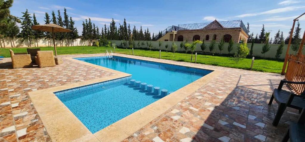 Bazén v ubytování Auberge Dar Laazouzi nebo v jeho okolí
