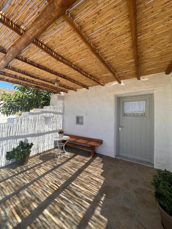 Balkón nebo terasa v ubytování Rizes Mykonos - Folklore Farmstead