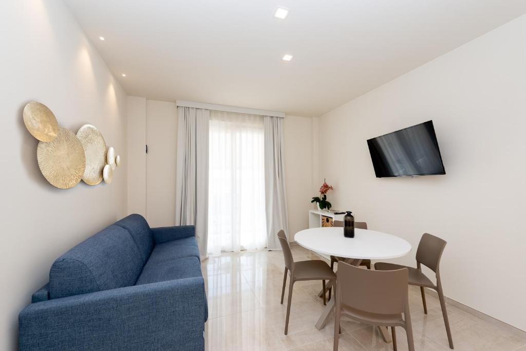 A television and/or entertainment centre at Hotel Carducci