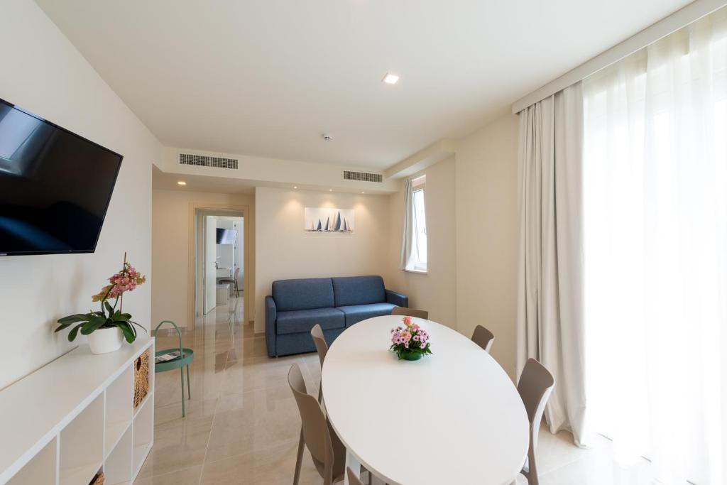 A television and/or entertainment centre at Hotel Carducci