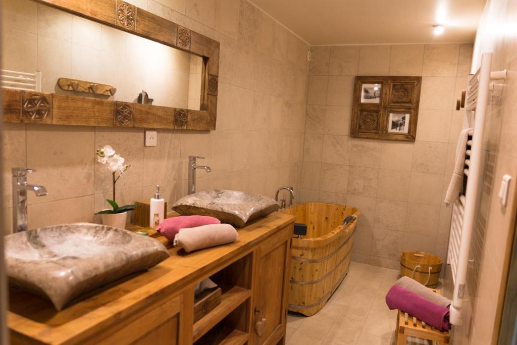 Au Refuge Des 3 Ours - Chambres d'hôtes et cabanes - Michka Room